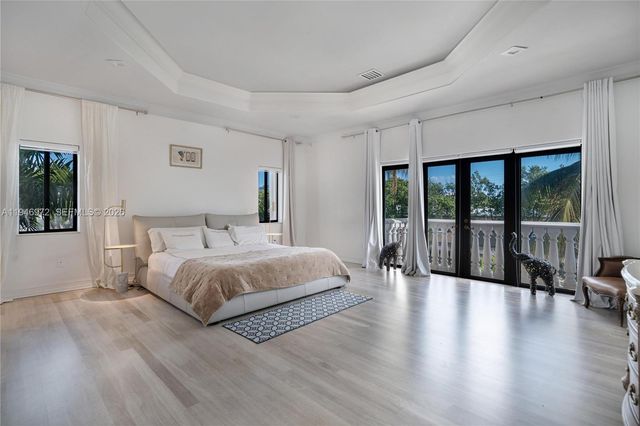 3400 NE 164th St, Eastern Shores, FL 33160