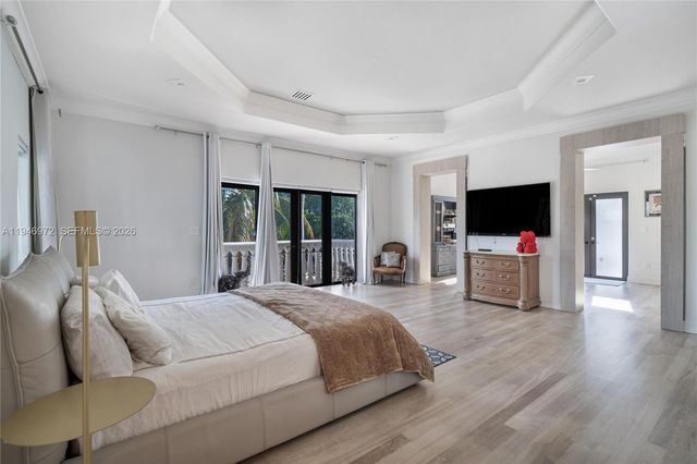 3400 NE 164th St, Eastern Shores, FL 33160