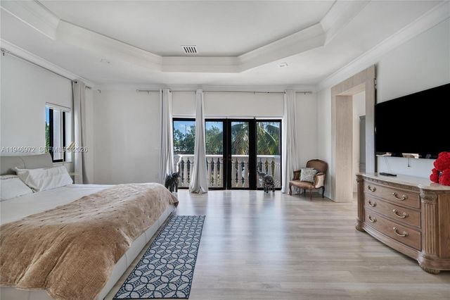 3400 NE 164th St, Eastern Shores, FL 33160