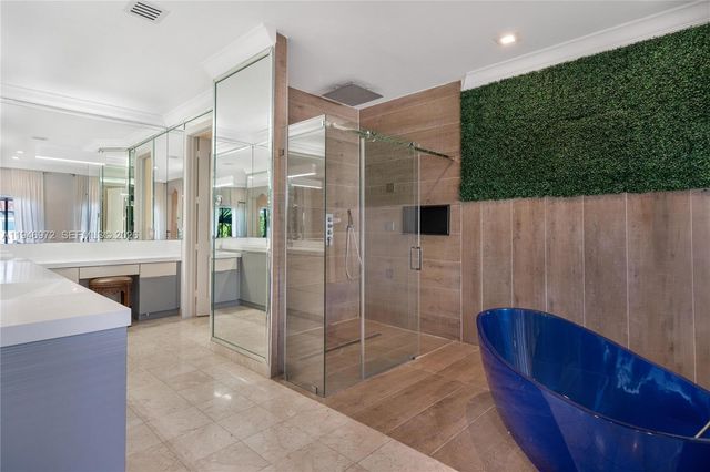 3400 NE 164th St, Eastern Shores, FL 33160