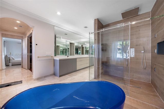 3400 NE 164th St, Eastern Shores, FL 33160