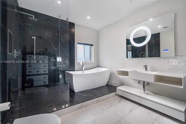 3400 NE 164th St, Eastern Shores, FL 33160