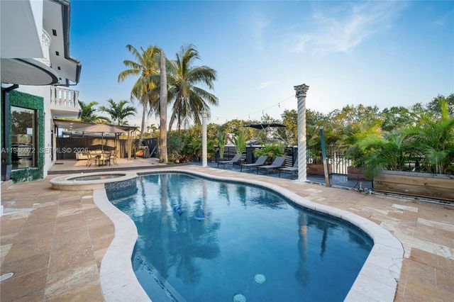 3400 NE 164th St, Eastern Shores, FL 33160