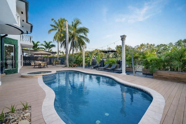 3400 NE 164th St, Sunny Isles Beach, FL 33160
