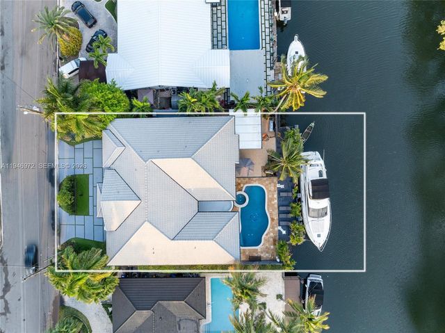 3400 NE 164th St, Eastern Shores, FL 33160