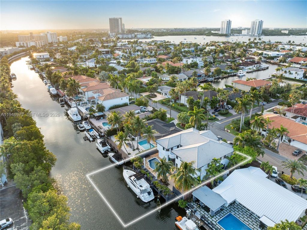 3400 NE 164th St, Eastern Shores, FL 33160