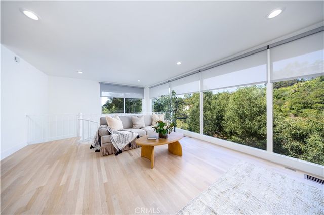 4011 Farmouth, Los Angeles, CA 90027