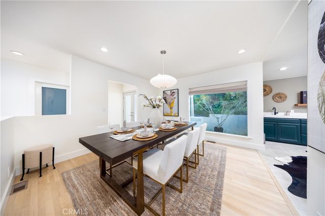 4011 Farmouth, Los Angeles, CA 90027