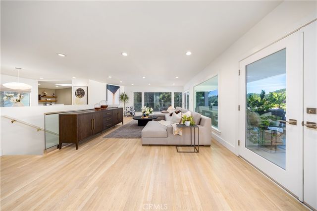 4011 Farmouth, Los Angeles, CA 90027