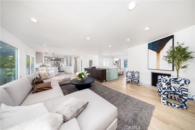 4011 Farmouth, Los Angeles, CA 90027