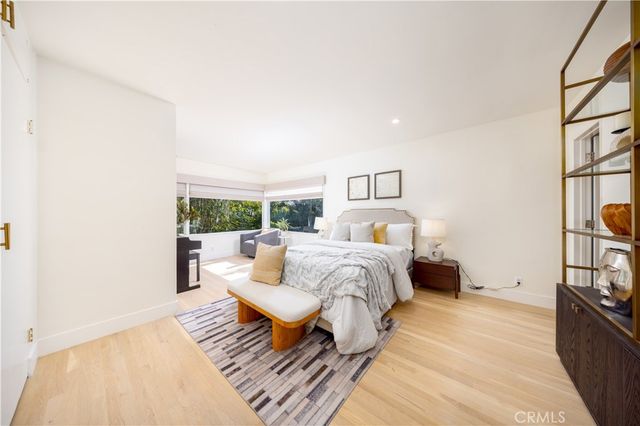 4011 Farmouth, Los Angeles, CA 90027