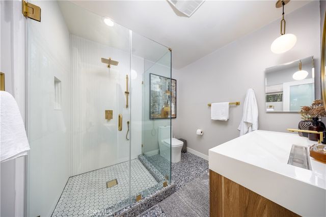 4011 Farmouth, Los Angeles, CA 90027