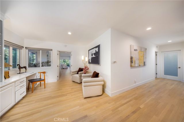 4011 Farmouth, Los Angeles, CA 90027