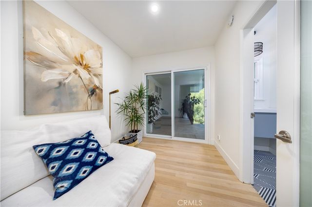 4011 Farmouth, Los Angeles, CA 90027