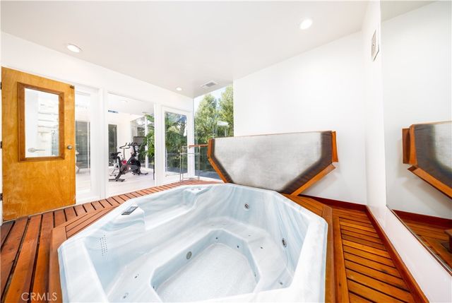 4011 Farmouth, Los Angeles, CA 90027