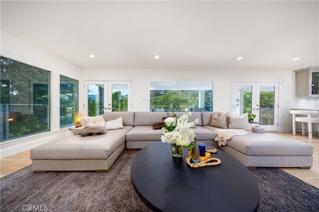 4011 Farmouth, Los Angeles, CA 90027