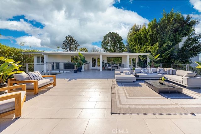 4011 Farmouth, Los Angeles, CA 90027