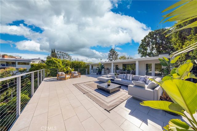 4011 Farmouth, Los Angeles, CA 90027