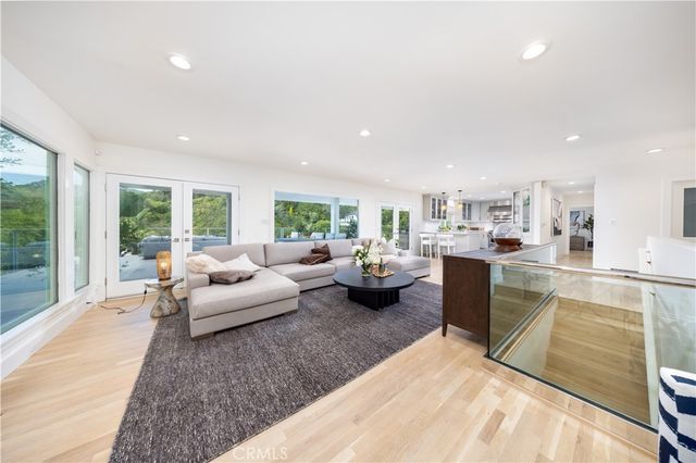 4011 Farmouth, Los Angeles, CA 90027