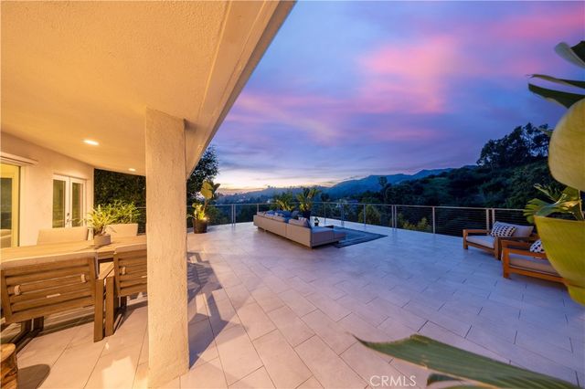 4011 Farmouth, Los Angeles, CA 90027