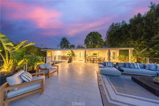 4011 Farmouth, Los Angeles, CA 90027