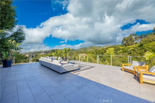 4011 Farmouth, Los Angeles, CA 90027