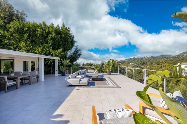 4011 Farmouth, Los Angeles, CA 90027