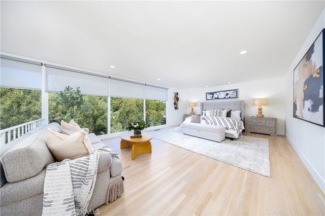 4011 Farmouth, Los Angeles, CA 90027