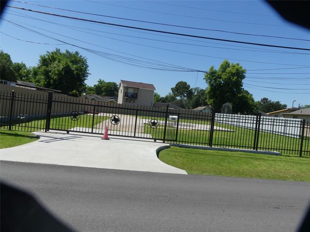 802 Candler Drive, Houston, TX 77037