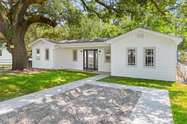426 Demontluzin Avenue, Bay Saint Louis, MS 39520