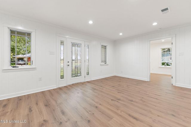 426 Demontluzin Avenue, Bay Saint Louis, MS 39520