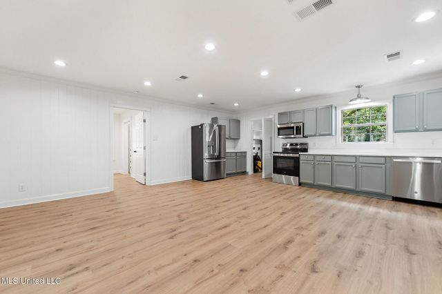 426 Demontluzin Avenue, Bay Saint Louis, MS 39520