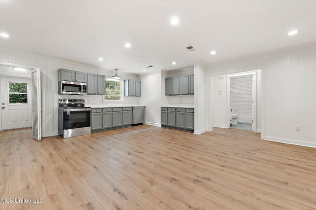 426 Demontluzin Avenue, Bay Saint Louis, MS 39520