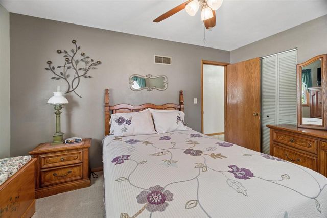 1135 HERITAGE TRAIL, Oshkosh, WI 54904