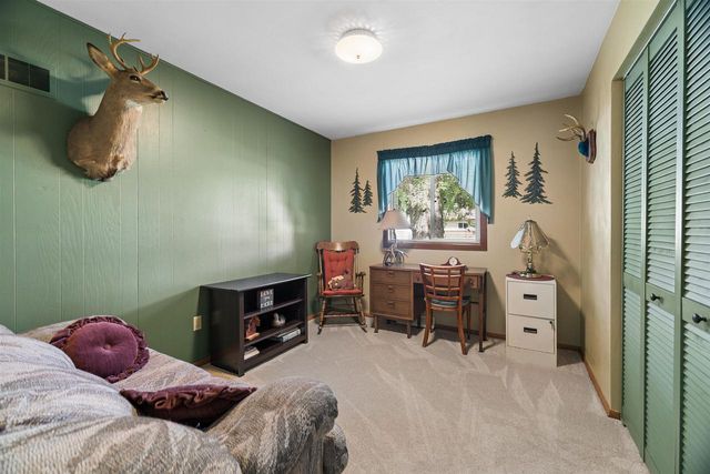 1135 HERITAGE TRAIL, Oshkosh, WI 54904