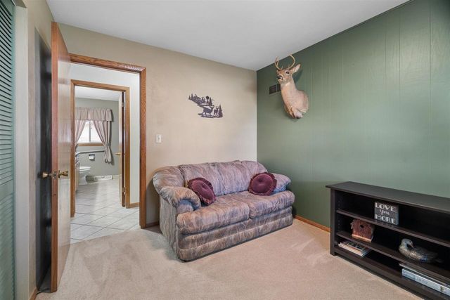 1135 HERITAGE TRAIL, Oshkosh, WI 54904