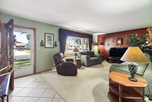 1135 HERITAGE TRAIL, Oshkosh, WI 54904