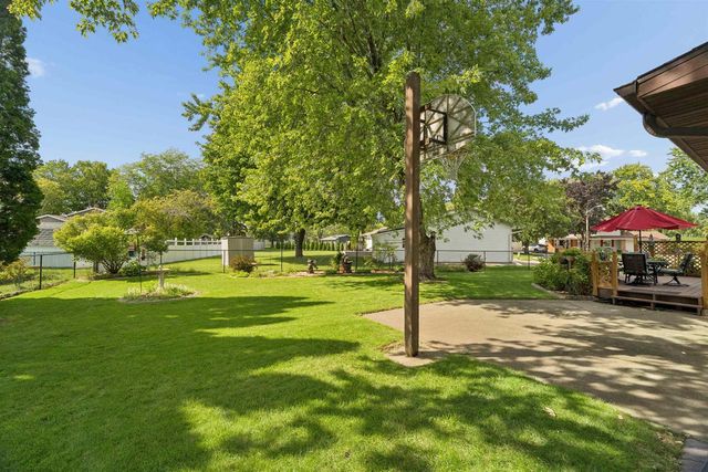 1135 HERITAGE TRAIL, Oshkosh, WI 54904