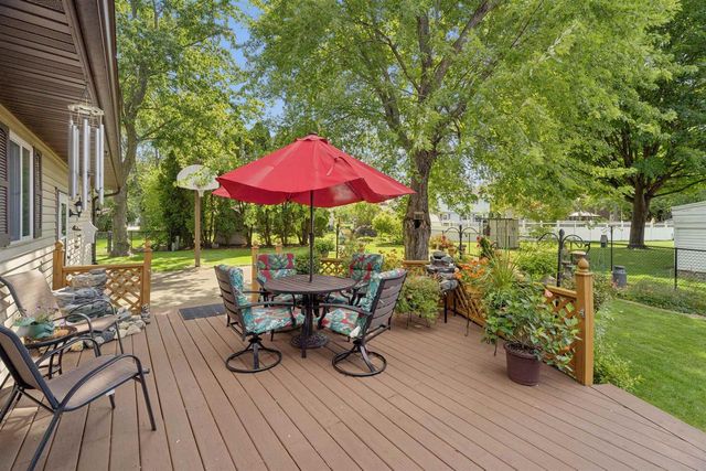 1135 HERITAGE TRAIL, Oshkosh, WI 54904