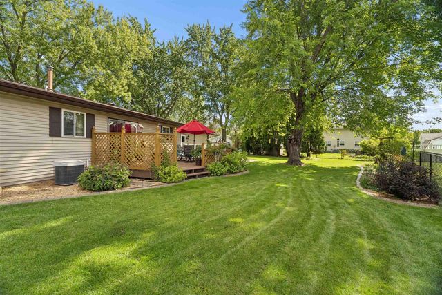 1135 HERITAGE TRAIL, Oshkosh, WI 54904