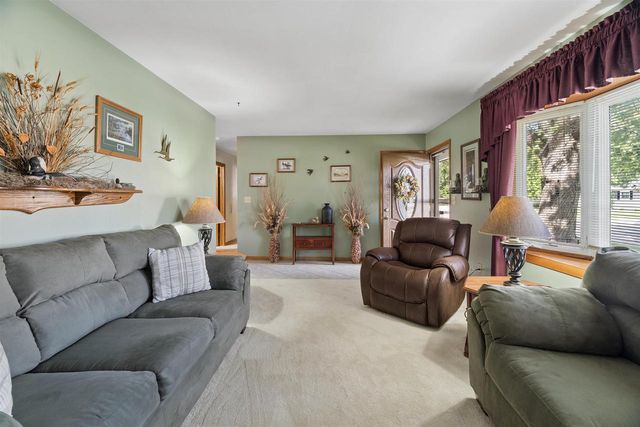1135 HERITAGE TRAIL, Oshkosh, WI 54904