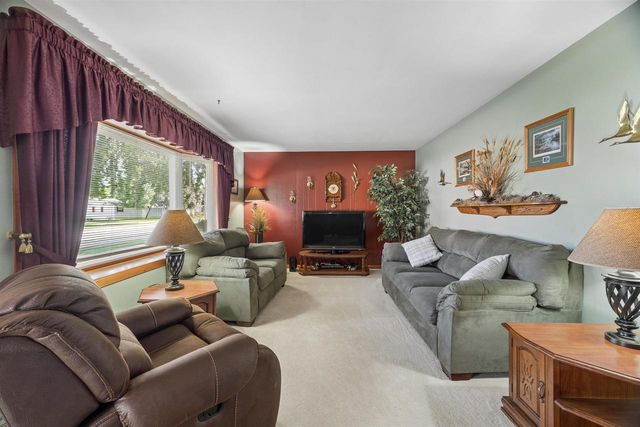 1135 HERITAGE TRAIL, Oshkosh, WI 54904