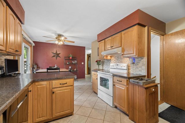 1135 HERITAGE TRAIL, Oshkosh, WI 54904