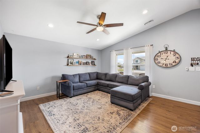 908 W Polo Ridge Drive, Moses Lake, WA 98837