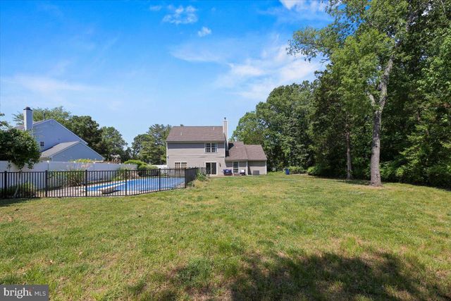 207 DICKENS CT, Williamstown, NJ 08094