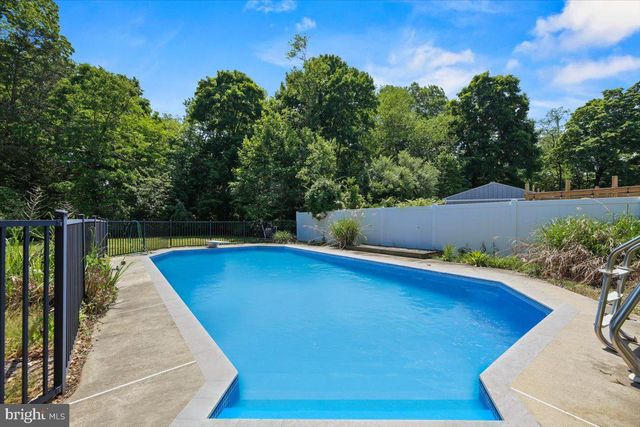 207 DICKENS CT, Williamstown, NJ 08094