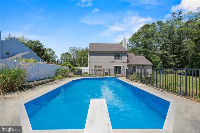 207 DICKENS CT, Williamstown, NJ 08094