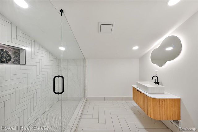 121 S Edison Avenue, Royal Oak, MI 48067