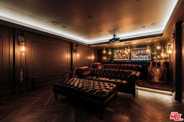 18875 Pasadero Drive, Tarzana (los Angeles), CA 91356