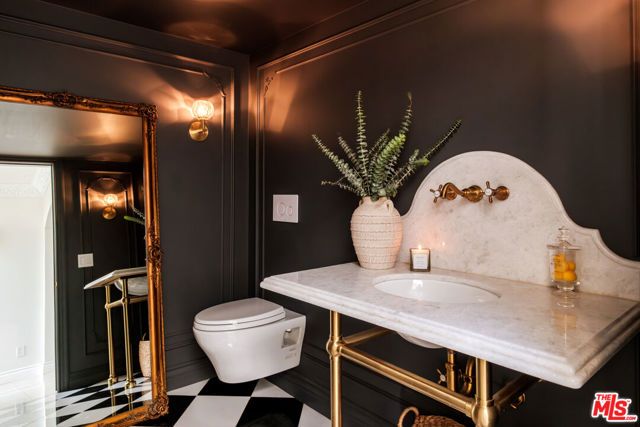 18875 Pasadero Drive, Tarzana (los Angeles), CA 91356